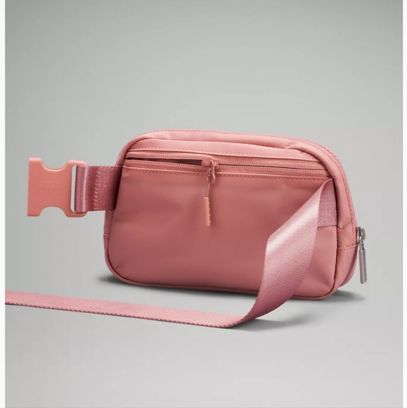 FREE GIFT! 🎁+ Lululemon Everywhere Belt Bag Pink Pastel Nylon Fanny Pack - Picture 4 of 10
